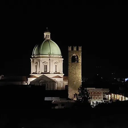 Konukevi Fiordiluna, Nel Cuore Di Brescia