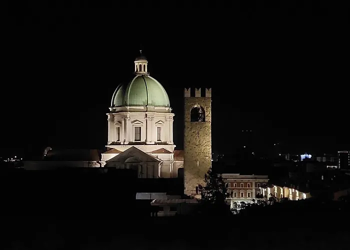 Konukevi Fiordiluna, Nel Cuore Di Brescia